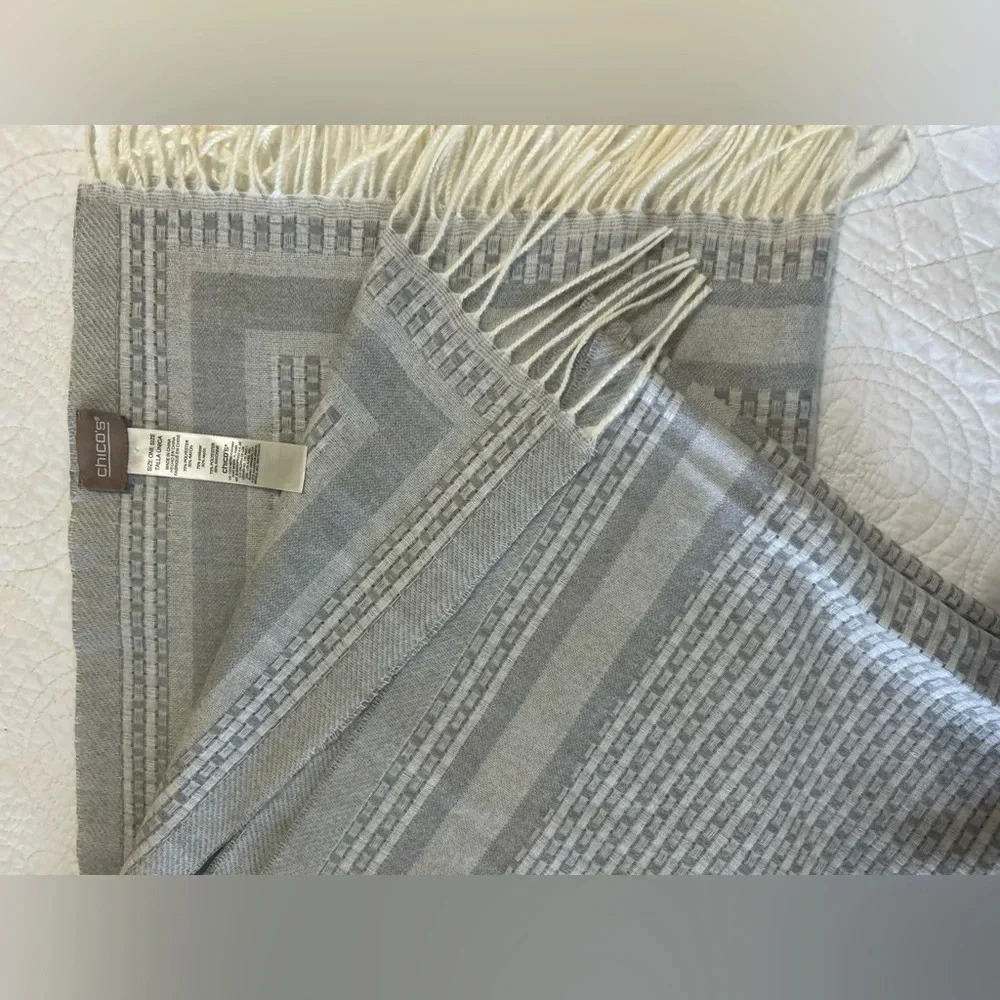 Chico’s NWOT Gray/Beige Scarf. Old Money. Coastal.